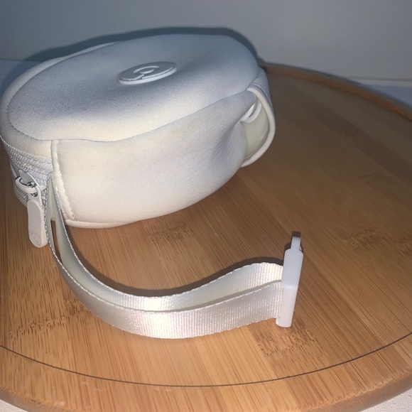 OEM Beats by Dr. Dre Headphones Solo HD Matte Solo2/3 White Carrying Travel Case - Picture 2 of 5